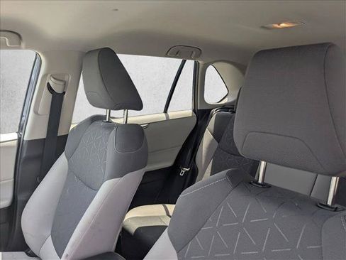 Used 2020 Toyota RAV4 XLE FWD image 14