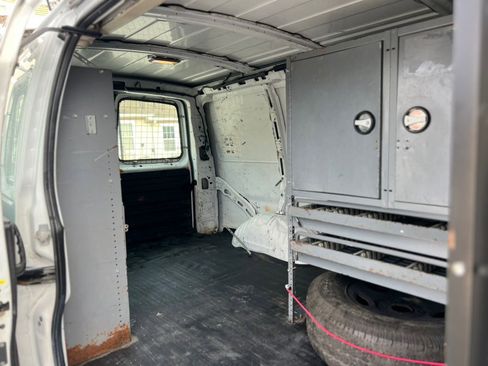 Used 2009 Chevrolet Express 1500 RWD 1500 135 image 26