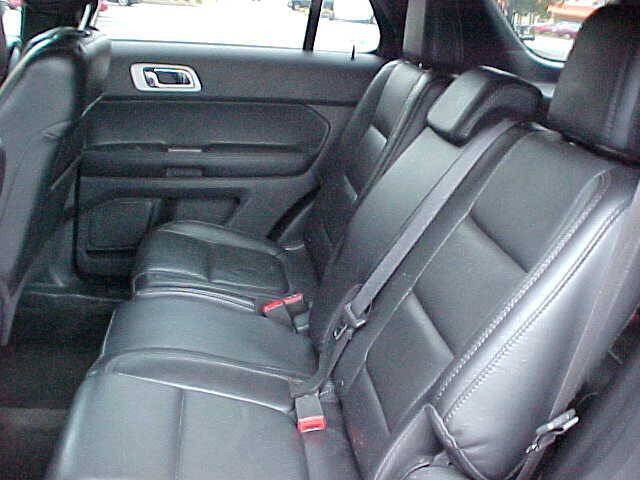 Used 2014 Ford Explorer XLT w/ Equipment Group 202A AWD/4WD image 14