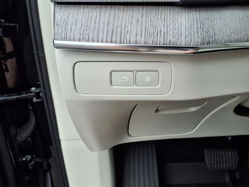 Certified 2023 Volvo XC90 T8 Plus w/ Protection Package image 18