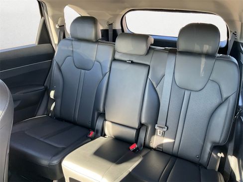 Used 2021 Kia Sorento S image 9