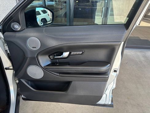 Used 2016 Land Rover Range Rover Evoque SE Premium image 32