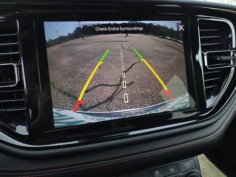Used 2024 Dodge Durango GT RWD image 12