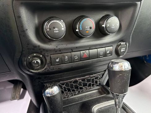 Used 2015 Jeep Wrangler Unlimited Sahara w/ Max Tow Package AWD/4WD image 32