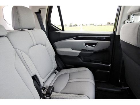 Used 2023 Honda Pilot LX image 13