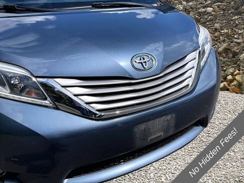 Used 2017 Toyota Sienna Limited Premium AWD/4WD image 25