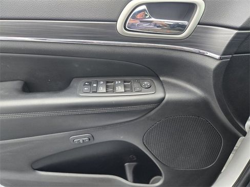 Used 2022 Jeep Grand Cherokee Limited w/ Trailer Tow Group IV image 32