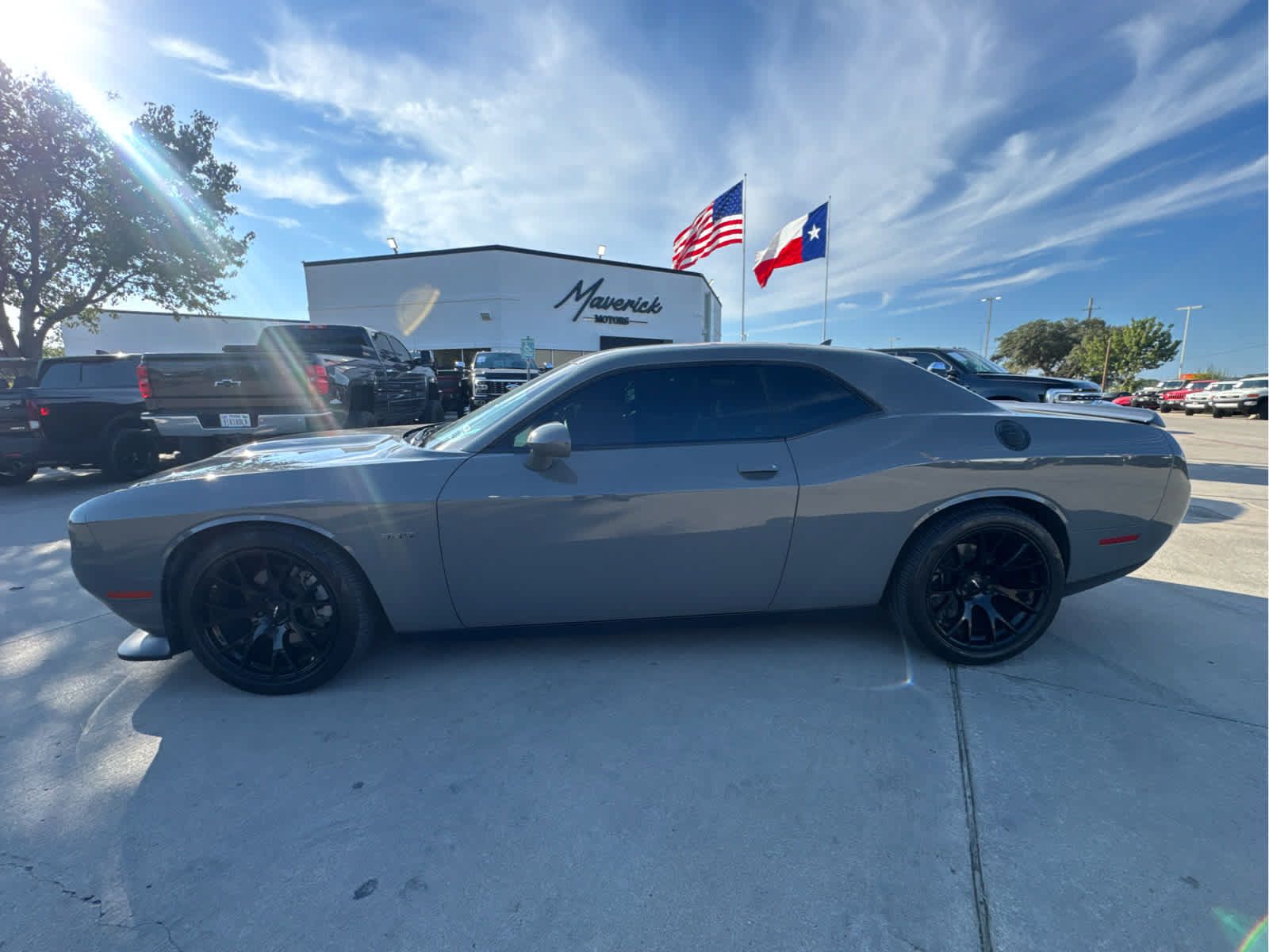 Used 2023 Dodge Challenger R/T RWD image 1