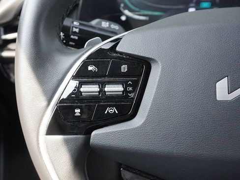 Used 2023 Kia Niro EX FWD image 40