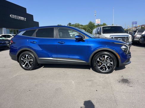 Used 2023 Kia Sportage EX FWD image 2