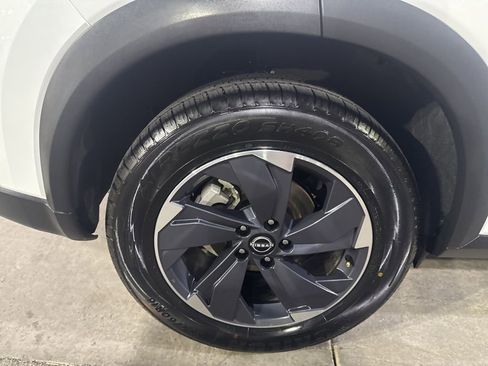 Used 2024 Nissan Rogue SV image 10