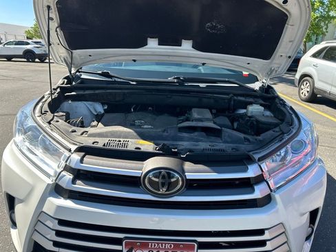 Used 2018 Toyota Highlander XLE AWD/4WD image 16