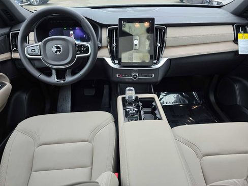 New 2026 Volvo XC90 B6 Plus w/ Protection Package Premier image 18