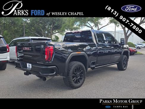 Used 2023 GMC Sierra 2500 Denali w/ Denali Black Diamond Edition AWD/4WD image 4