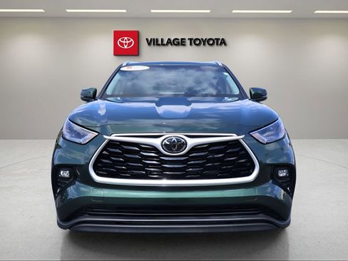 Certified 2025 Toyota Highlander XLE image 8