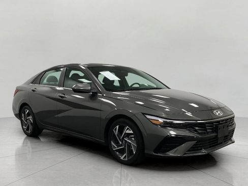 Certified 2025 Hyundai Elantra SEL image 1