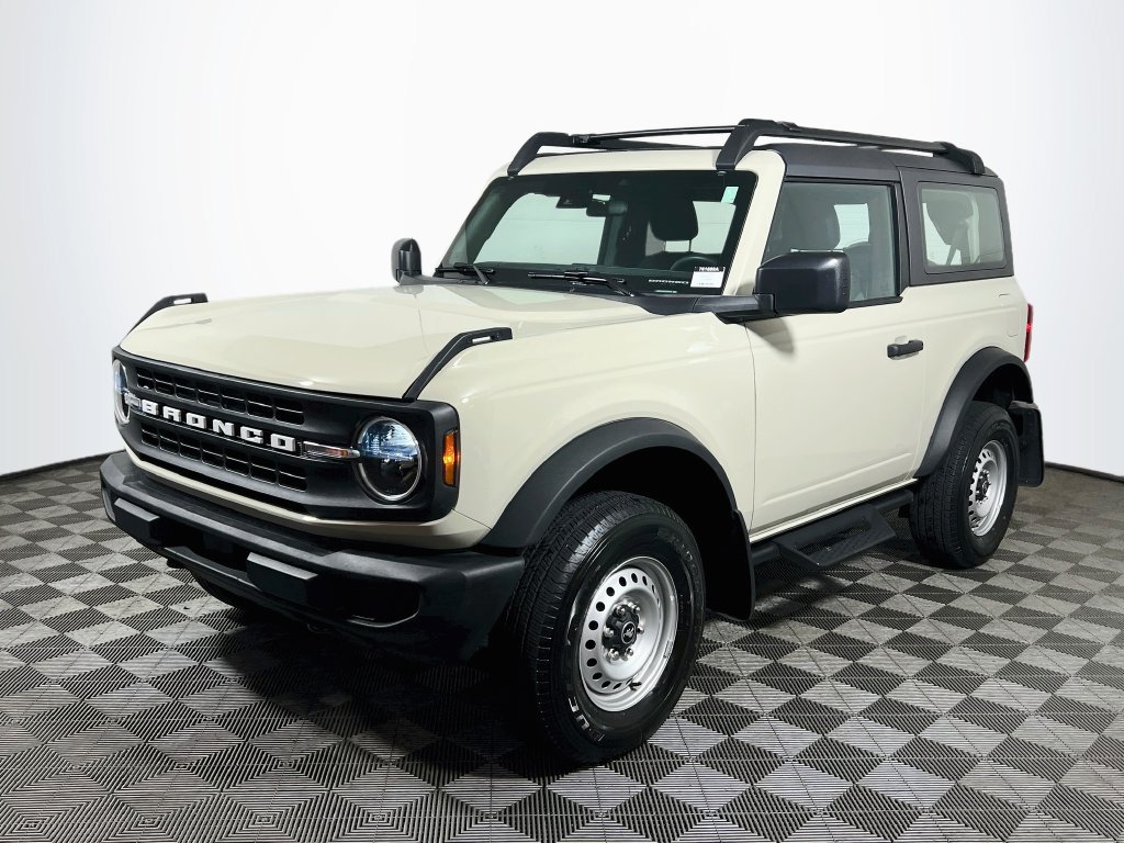 Used 2025 Ford Bronco 2-Door AWD/4WD image 3