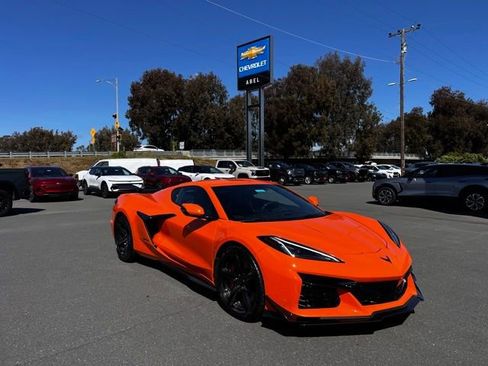 Used 2023 Chevrolet Corvette Z06 w/ Z07 Performance Package image 2