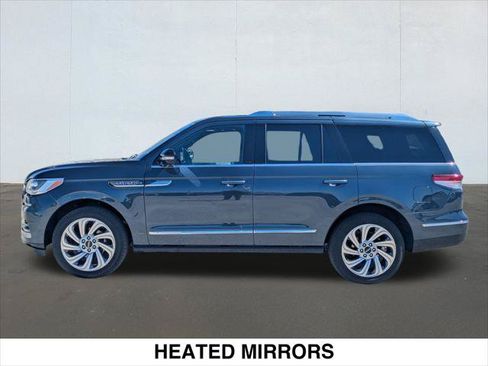 Used 2024 Lincoln Navigator Reserve AWD/4WD image 2