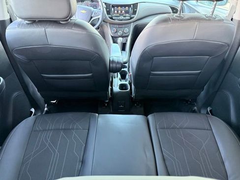 Used 2022 Chevrolet Trax LT w/ LT Convenience Package AWD/4WD image 16