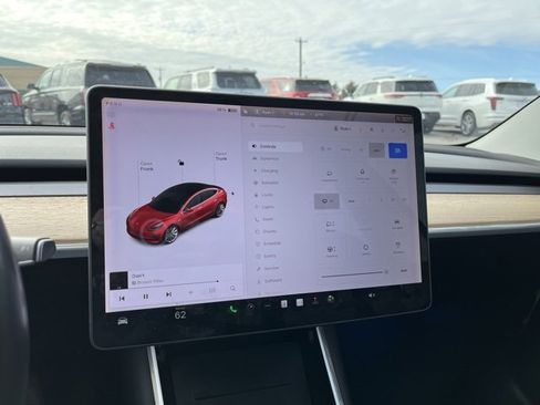 Used 2018 Tesla Model 3 Long Range image 30