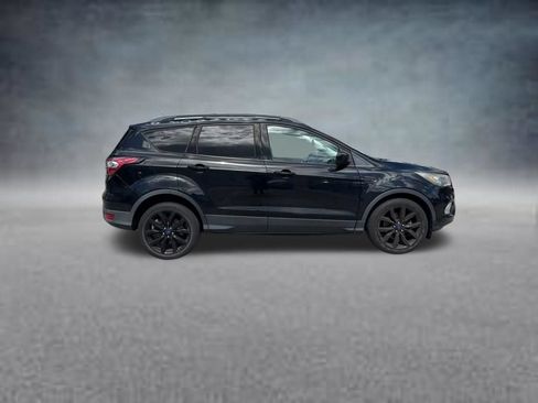 Used 2017 Ford Escape SE w/ SE Sport Appearance Package FWD image 4