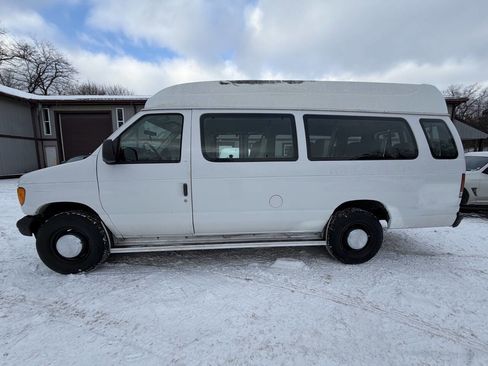 Used 2004 Ford E-350 and Econoline 350 Extended Super Duty image 2