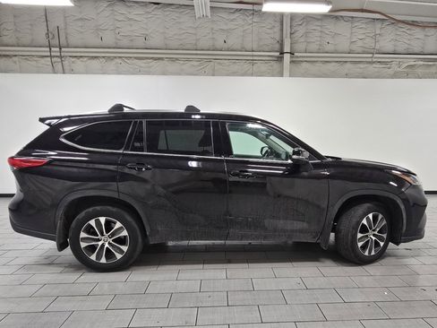 Used 2021 Toyota Highlander XLE image 17
