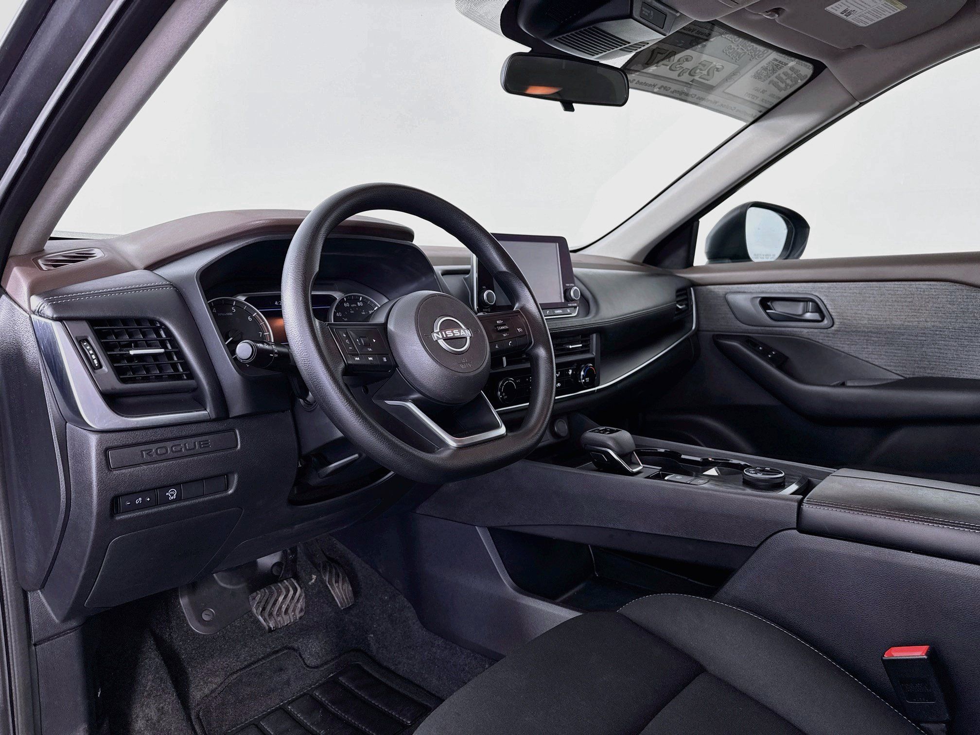 Used 2023 Nissan Rogue S AWD/4WD image 9
