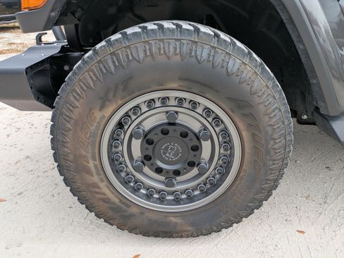 Used 2022 Jeep Wrangler Unlimited Sahara w/ Dual Top Group image 11