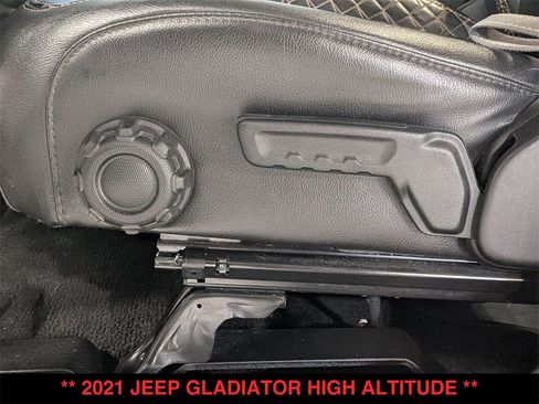 Used 2021 Jeep Gladiator Overland image 13