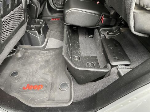 Used 2021 Jeep Gladiator Rubicon w/ Dual Top Group AWD/4WD image 42