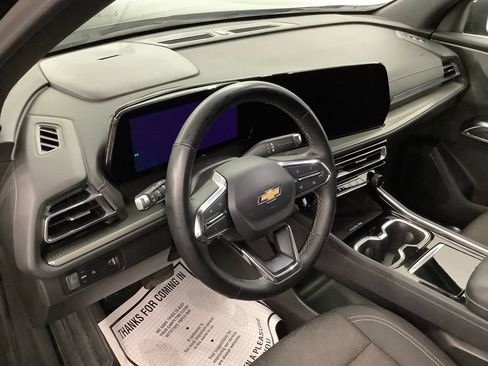 Used 2024 Chevrolet Traverse LT FWD image 11