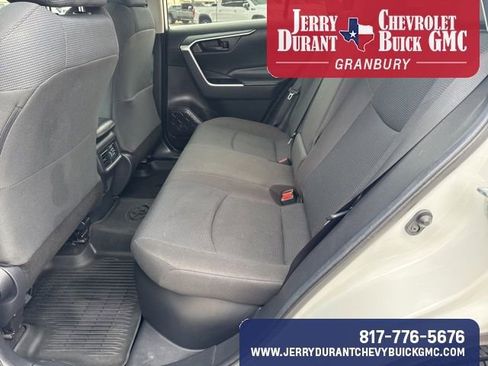 Used 2020 Toyota RAV4 LE image 13