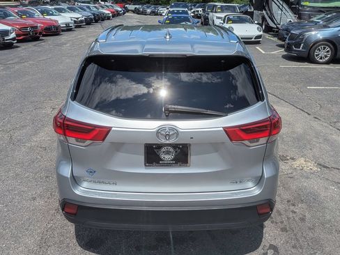Used 2018 Toyota Highlander XLE AWD/4WD image 8