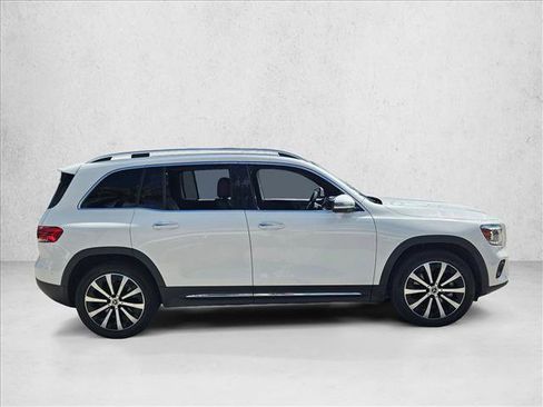 Used 2023 Mercedes-Benz GLB 250 image 2