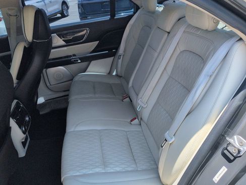 Certified 2019 Lincoln Continental Black Label FWD image 13