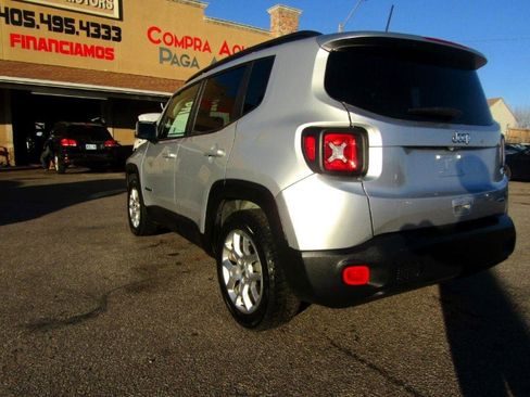 Used 2018 Jeep Renegade Latitude image 6