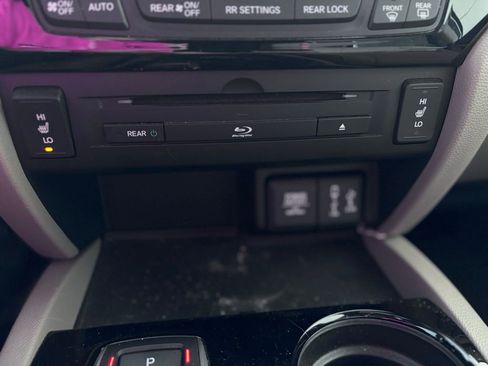 Used 2018 Honda Pilot Touring image 29