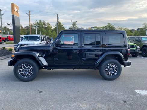 New 2025 Jeep Wrangler Unlimited Sahara w/ Safety Group AWD/4WD image 6