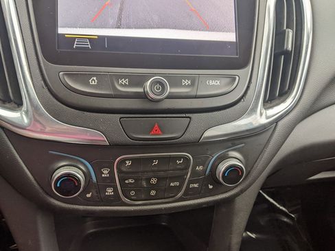 Used 2021 Chevrolet Equinox LT image 30