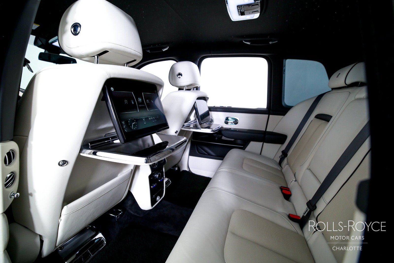 Used 2023 Rolls-Royce Cullinan w/ Cullinan Package AWD/4WD image 19