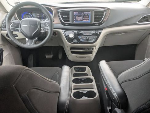 Used 2023 Chrysler Voyager LX FWD image 27