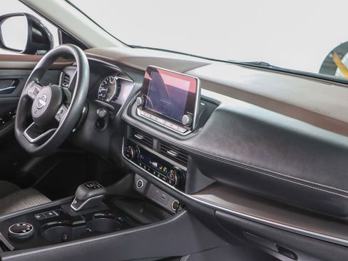 Used 2023 Nissan Rogue SV image 25