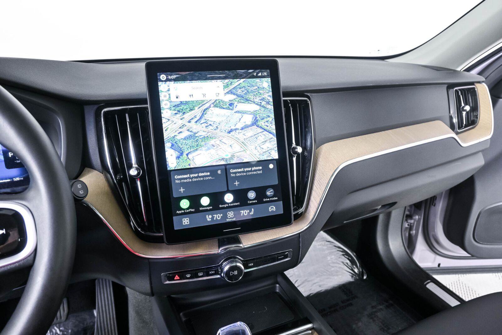 Certified 2026 Volvo XC60 B5 Plus AWD/4WD image 12