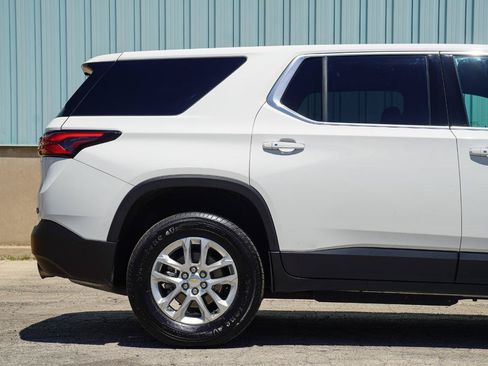 Used 2023 Chevrolet Traverse LS AWD/4WD image 14