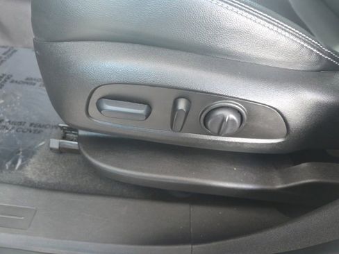 Used 2023 GMC Terrain SLT image 24