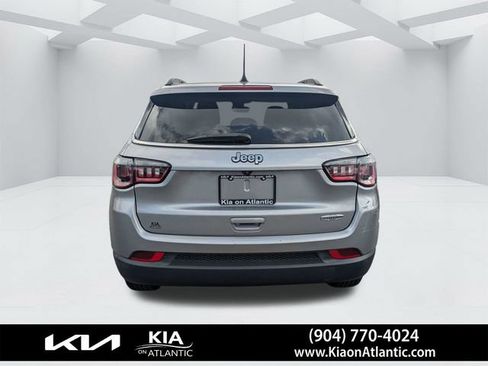 Used 2022 Jeep Compass Latitude FWD image 4