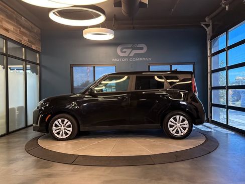 Used 2023 Kia Soul LX FWD image 6