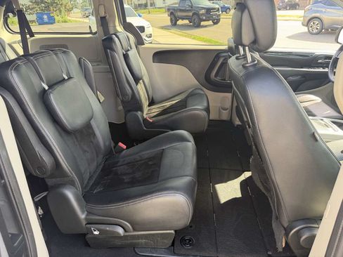 Used 2017 Dodge Grand Caravan SXT FWD image 16